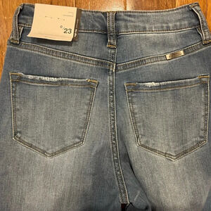 Women’s KanCan Distressed Jeans with Raw Edge Hem size 23  Size 0 NWT